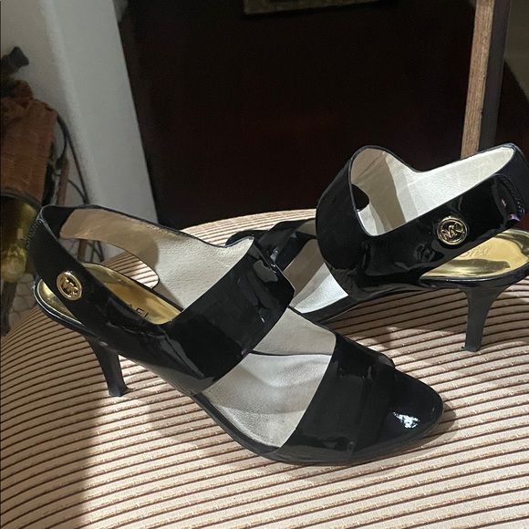 Michael Kors Black Patent Leather Heels 8.5M - Picture 1 of 7